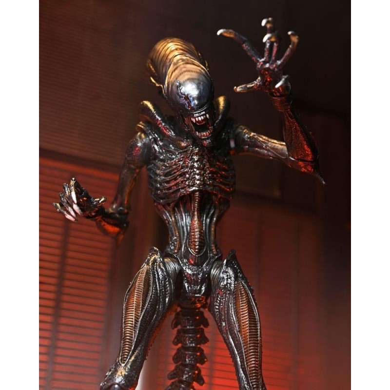 ALIEN ROMULUS - Scorched Xenomorph - Ultimate Figurine 18cm 