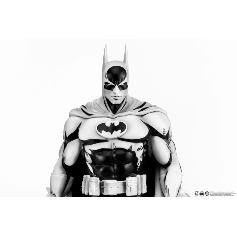 DC HEROES - Batman "Version Blanc & Noir" - Statuette 1/8 27cm 