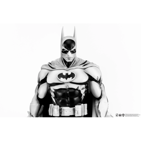 DC HEROES - Batman "Version Blanc & Noir" - Statuette 1/8 27cm 
