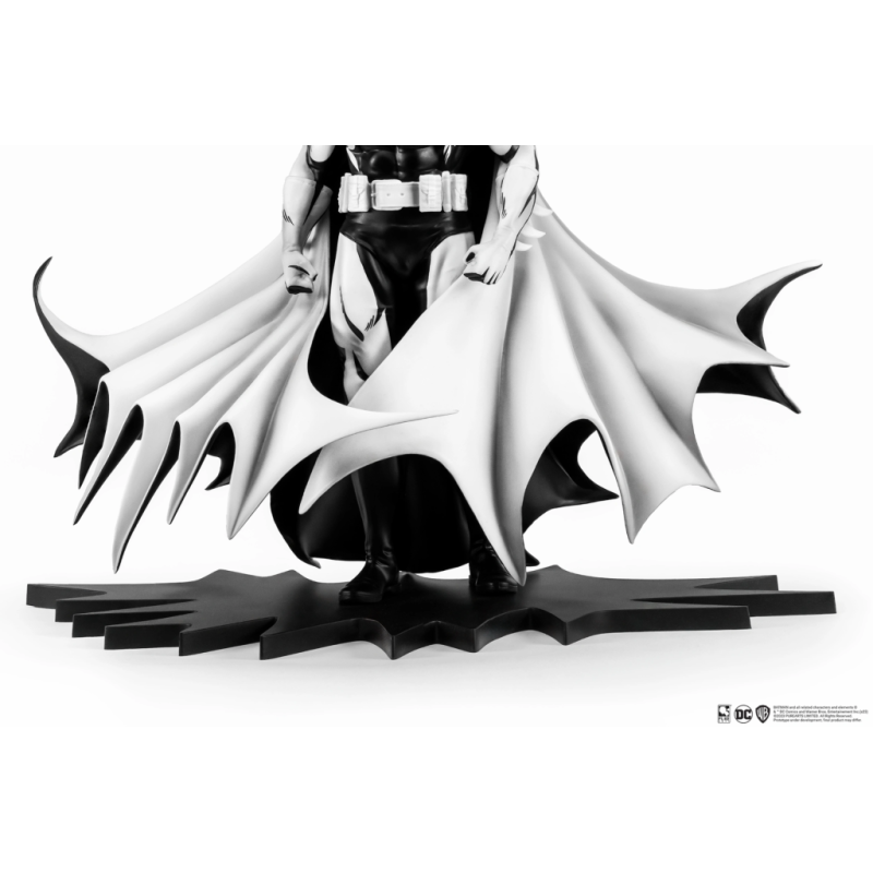 DC HEROES - Batman "Version Blanc & Noir" - Statuette 1/8 27cm 