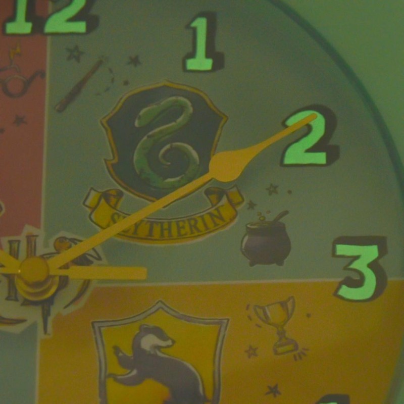 HARRY POTTER - Les 4 Maisons - Horloge Murale 'Phosphorescent' 