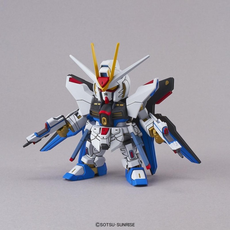 GUNDAM - SD Gundam Ex-Standard Strike Freedom Gundam - Model Kit 