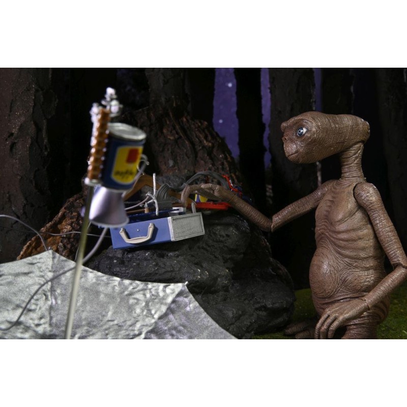 E.T. - Ultimate Deluxe E.T. - Figurine 40ème anniversaire 18cm 