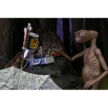 E.T. - Ultimate Deluxe E.T. - Figurine 40ème anniversaire 18cm 
