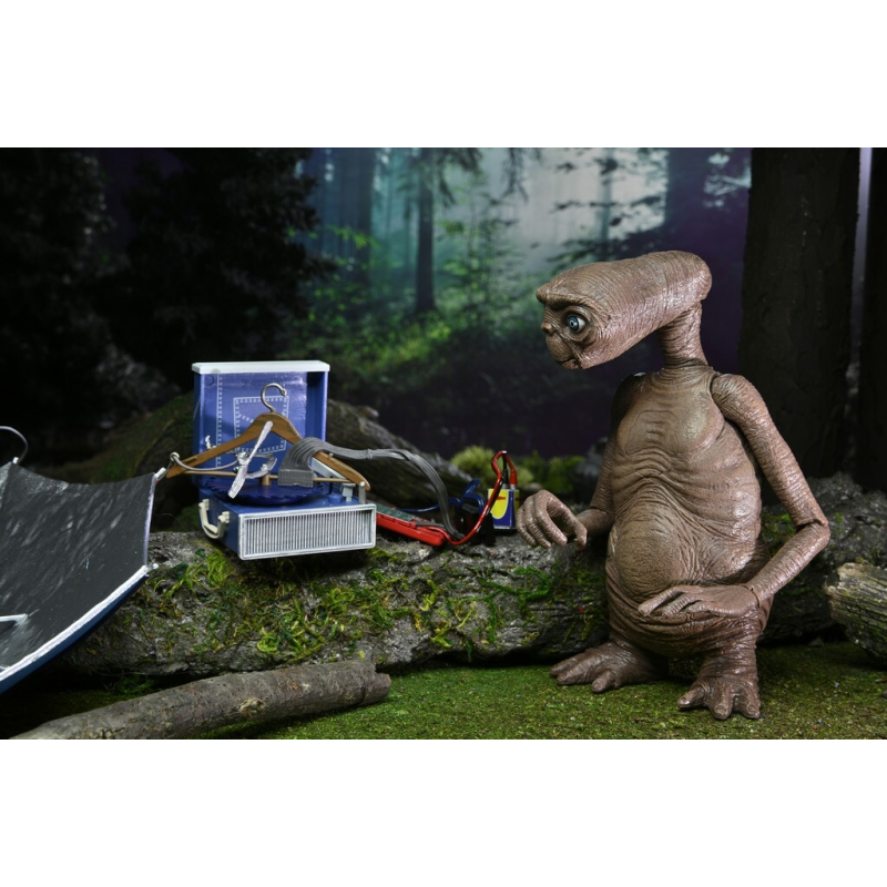 E.T. - Ultimate Deluxe E.T. - Figurine 40ème anniversaire 18cm 