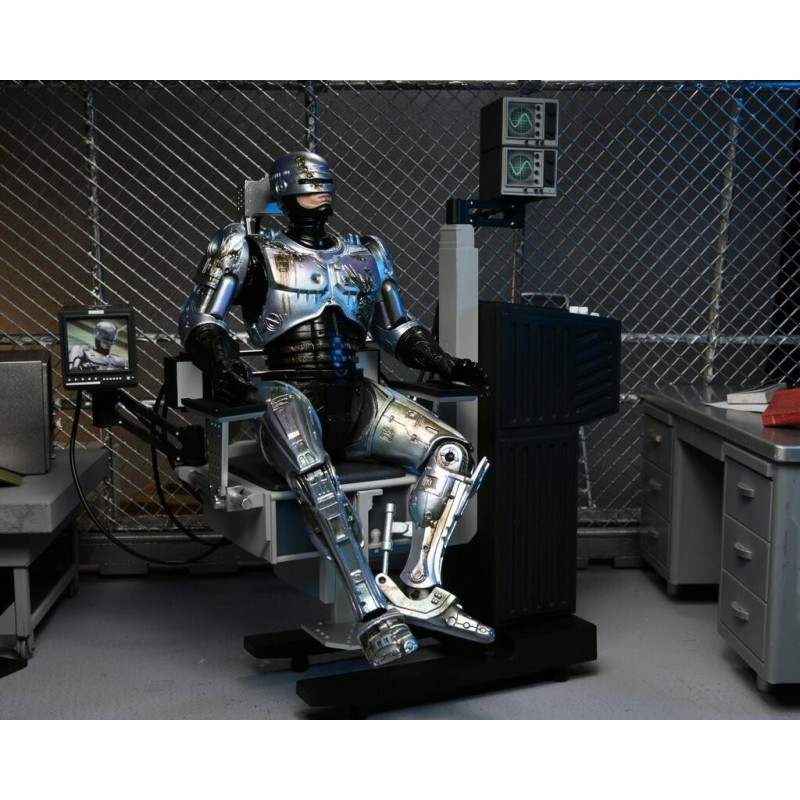 ULTIMATE ROBOCOP - Battle Damaged w/Chair - Figurine articulée 20cm 