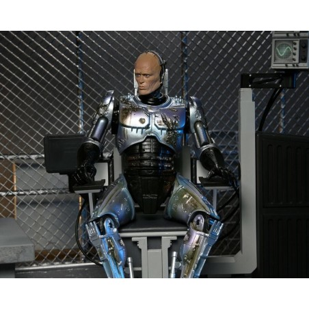 ULTIMATE ROBOCOP - Battle Damaged w/Chair - Figurine articulée 20cm 