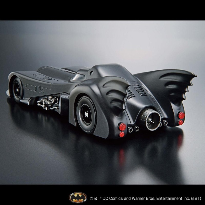 DC COMICS - Batman 1/35 Batmobile - Model Kit 
