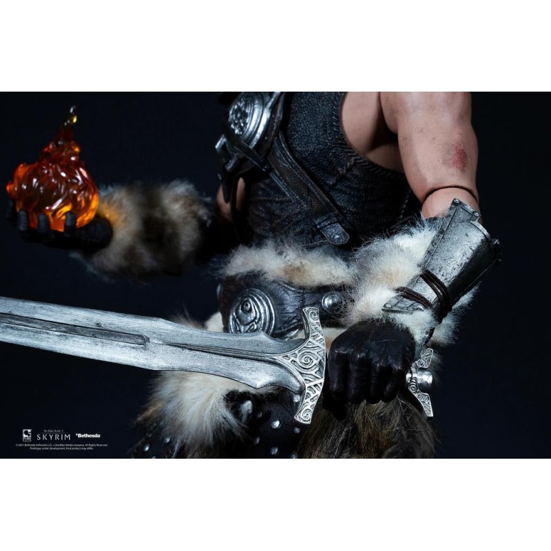 SKYRIM - Dragonborn standard - Figurine articulée '22x9x35cm' 