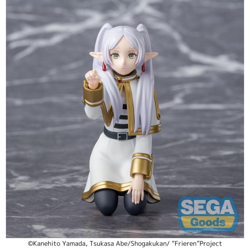 FRIEREN - Frieren Poking Something - Figurine PM Perching 10cm 
