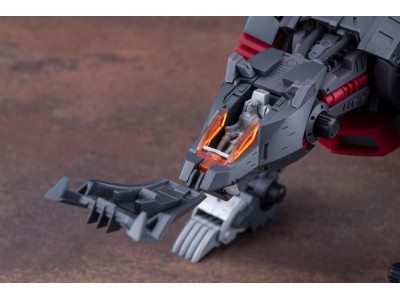 ZOIDS - HMM Lihgtning Saix Irvine Special 2000 - Model Kit 26.5cm 