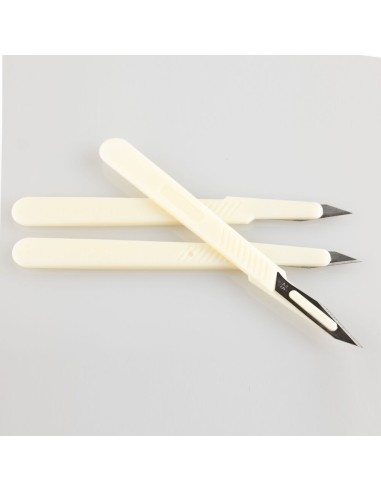 Disposable scalpel set (3 pieces) 