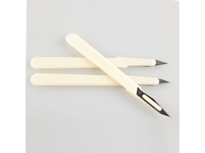 Disposable scalpel set (3 pieces) 