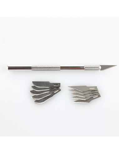 Aluminium scalpel with fine-pointed blade 