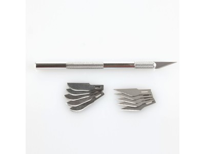 Aluminium scalpel with fine-pointed blade 