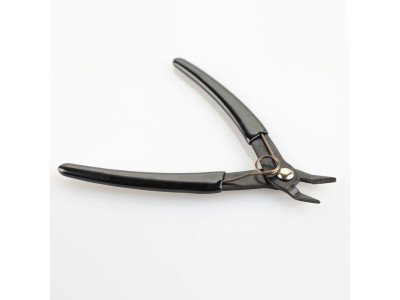 Side cutter for sprues and plastic 