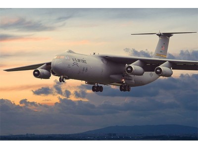Lockheed C-141B Starlifter 