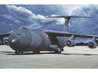 Lockheed C-141B Starlifter 