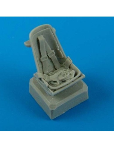 Bf 109E seat with safety belts 