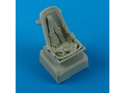Bf 109E seat with safety belts 