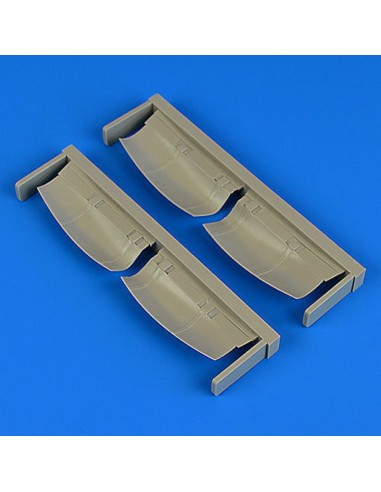 He 111H-3 undercarriage covers f. ICM 