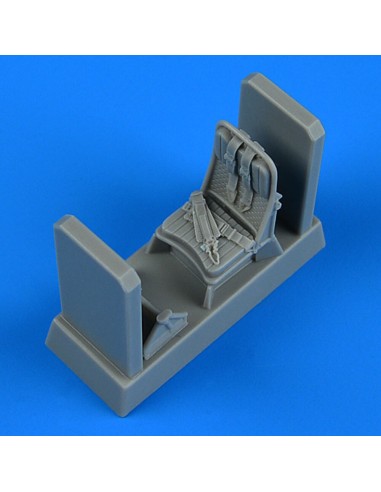 Z-37 ?melák seat w/ seatbelts 