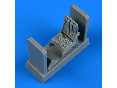 Z-37 ?melák seat w/ seatbelts 
