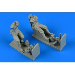 Soviet WWII Pilot a.Gunner for II-2m3 Sturmovik wit seat 