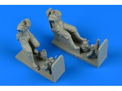 Soviet WWII Pilot a.Gunner for II-2m3 Sturmovik wit seat 