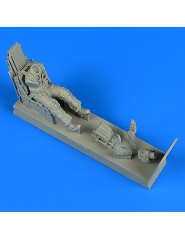 US Navy Pilot with ejection seat f.A-7E Corsair II late v.-fitted w.SJU-8/A 