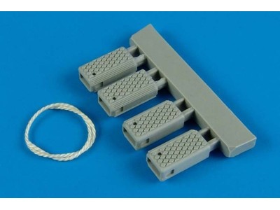 US. Navy poly. wheel chock w/nyl.thread 