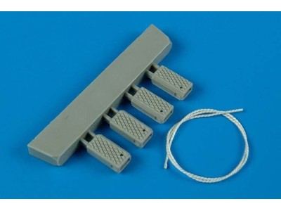 Universal Navy Wheel Chock w. Nylon Rope 