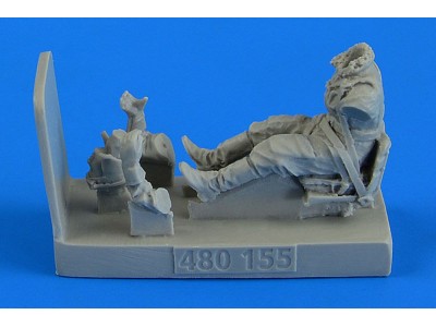 Soviet Woman Gunner WWII with seat for Po-2  for ICM 