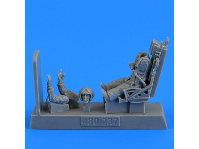 Soviet Fighter Pilot with ejection seat for MiG-19 Farmer for Trumpeter/Eduard 