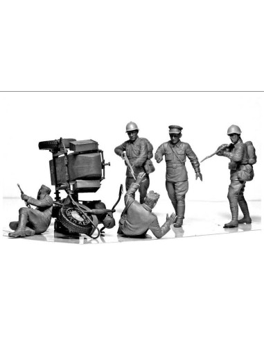 Accident. Soviet & German military men, 