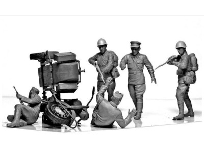 Accident. Soviet & German military men, 