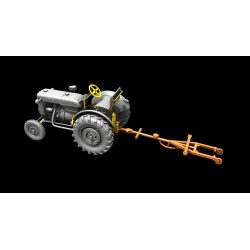 Zetor 25 Military w/Towbar for MiG 15/17s 