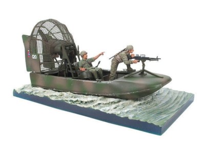 Aircat Airboat Base with 2 Figures (the boat is not included) 