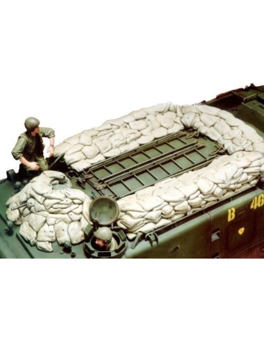 U.S.Marine LVTP5 Crew & Sandbags 
