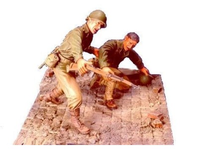 WWII U.S. Infantry(1)- 2 Figures w/Base 