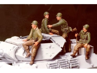 U.S. M10 Tank Infantry- 4 Fig. "Pick Up" 