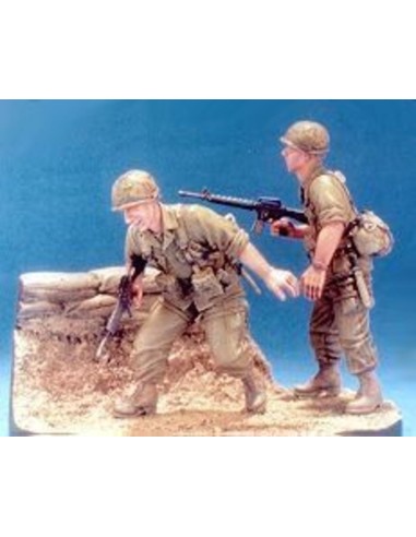 101 Airborne 1965-1966- 2 Figures w/Base 