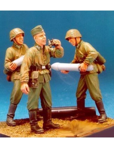 Ger. Eastern Front Launcher (1)-3Fig/w/B 