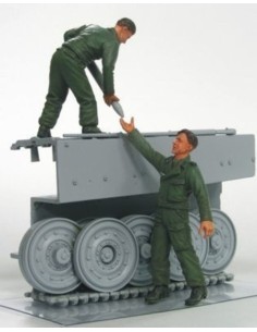 Tiger I Ammunation Supply- 2 Figures 