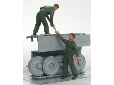 Tiger I Ammunation Supply- 2 Figures 