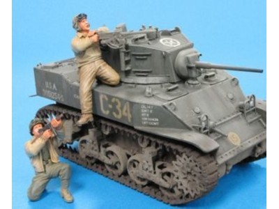 U.S. M5A1 Tank Crew & Sandbags- 2 Fig. 