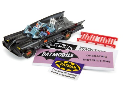 267 Batmobile with Batman and Robin – Gloss Black 