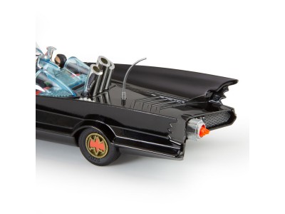 267 Batmobile with Batman and Robin – Gloss Black 