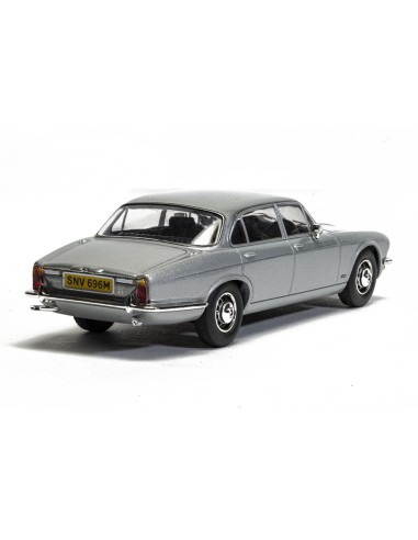 Screen Stars - Ford Capri Mk2 2.0S Diamond White, Jaguar XJ6 Series 2 Silver 