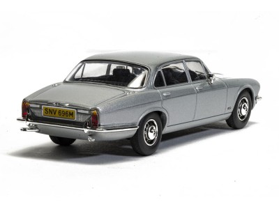 Screen Stars - Ford Capri Mk2 2.0S Diamond White, Jaguar XJ6 Series 2 Silver 